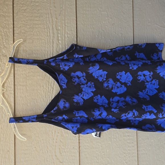 Torrid foxy blue floral wide strap tank 3x new - Picture 5 of 6